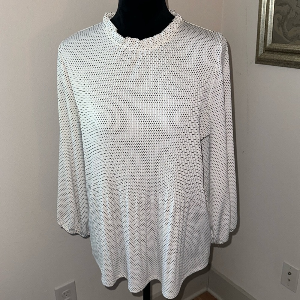 Adrianna Papell Sz M polka dot white black pleated ruffle collar long sleeve top